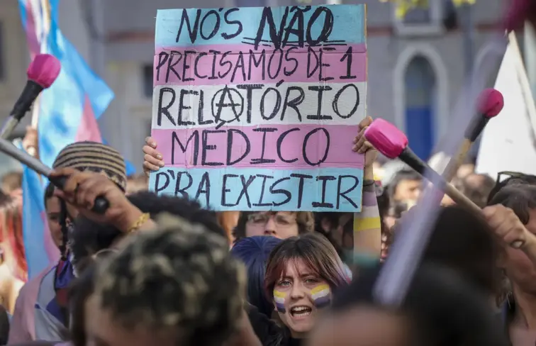 cartaz em manifestação