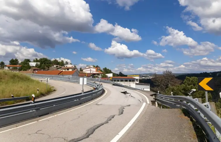 Aluimento de estrada do IP4, em Vila Real.