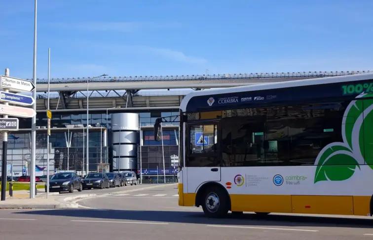 autocarro da rede dos Serviços Municipalizados de Transportes Urbanos de Coimbra