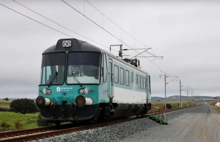 Obras da linha ferroviária Évora–Espanha concluídas