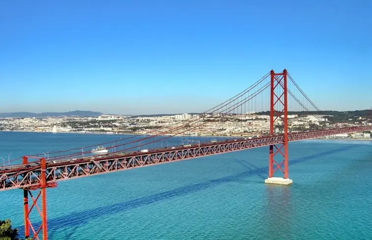 Imagem aérea da ponte 25 de abril, em Lisboa