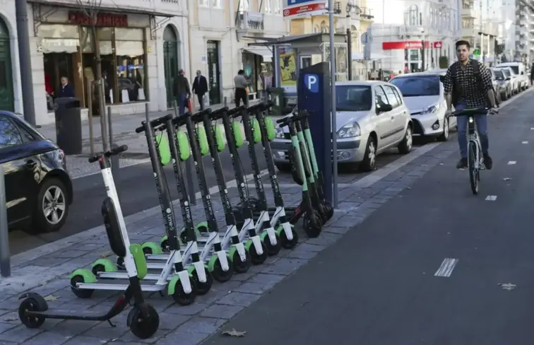 Ponto de recolha de trotinetes