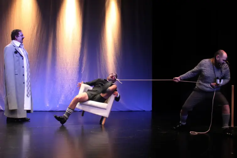 “Se deixarmos de fazer teatro por amor, então acaba tudo”: 26 anos de palco na Ajidanha