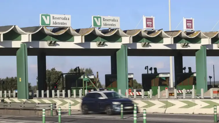 Portagens e via verde numa autoestrada.