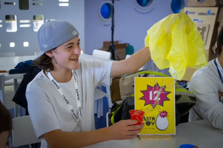 Missão espacial de astro ovos: mais de 200 estudantes testam criatividade e ciência em  Constância 