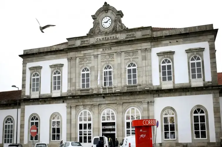 Fachada principal da Estação de Campanhã, no Porto.