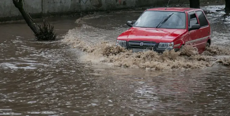 Rua inundada