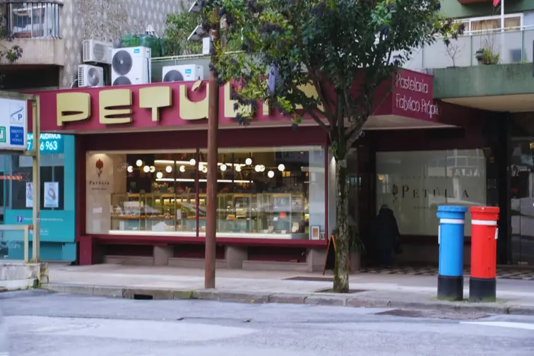 Fachada da Confeitaria Petúlia.