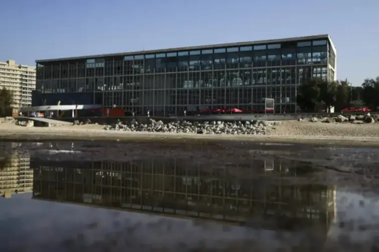 Edifício transparente