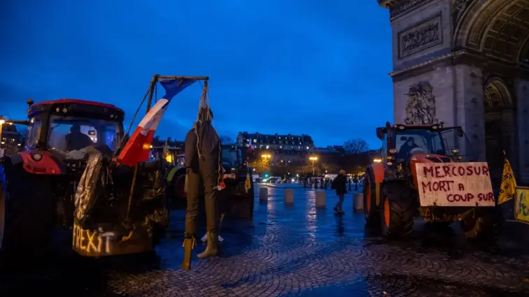Setor agrícola protesta em Paris contra acordo UE-Mercosul