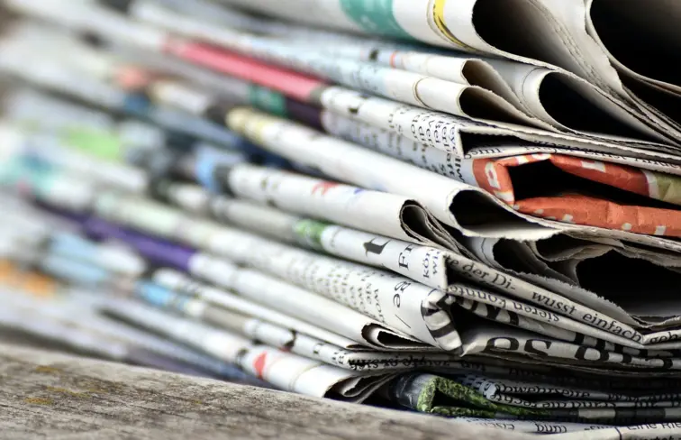 Vários jornais