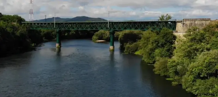 ponte ferroviária do Cávado, na Linha do Minho, em Barcelos
