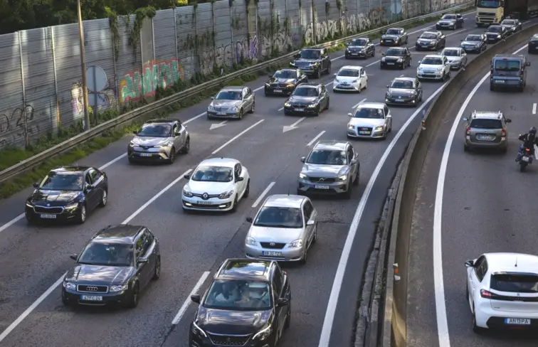 Filas de carros causam trânsito na Via de Cintura Interna 