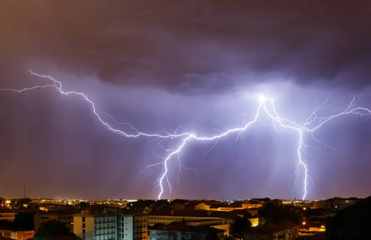 Trovoada afeta cidade