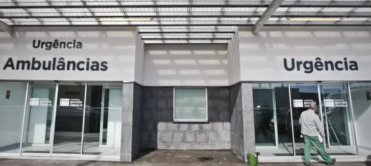 Entrada das urgências do hospital.