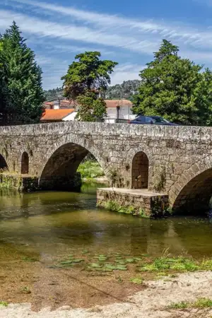 Ponte de Vilar de Mouros cortada após rio Coura galgar margens