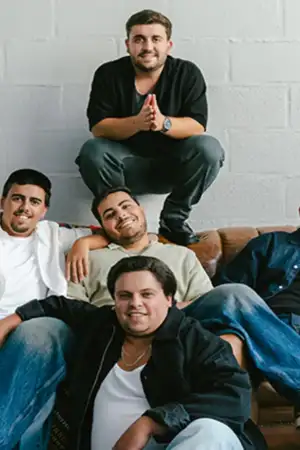 Bandidos do Cante lançam “Bairro das Flores”, álbum de estreia que mistura moda canção e raízes do cante alentejano