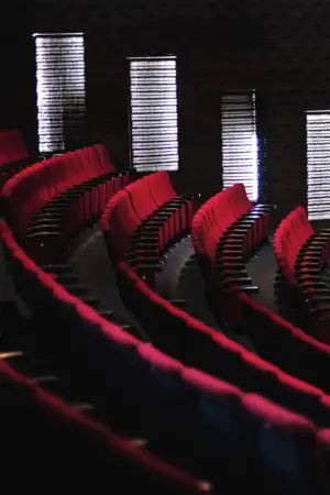 Digressões e acolhimentos na agenda do Teatro da Rainha em fevereiro