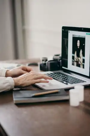 Nómadas digitais: pedidos de visto e autorizações em queda