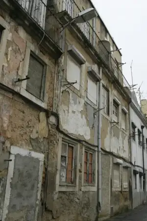 Casas vazias em Portugal: como combater o "grande inimigo" da habitação no país?