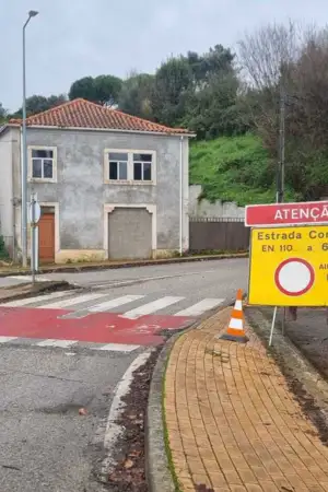 Coimbra: Nacional 110 cortada no Miradouro do Sr. Justo devido ao mau tempo