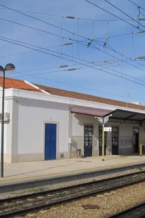 Estação de comboio de Tunes vai ter nova passagem pedonal superior