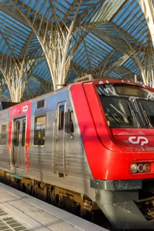 CP reforça oferta de comboios urbanos no Porto e Lisboa durante a passagem de ano