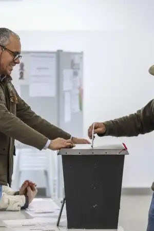 Afluência às urnas é de 45,5% às 16h, 0,01% a menos que na primeira volta à mesma hora