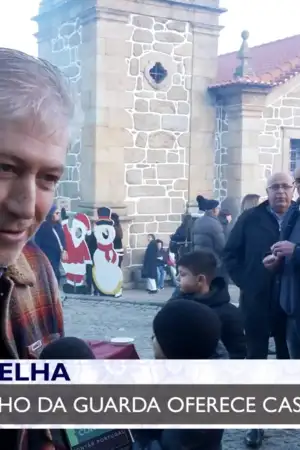 Magusto da Velha : atiradas castanhas do cimo da torre da igreja e servido vinho à população.  