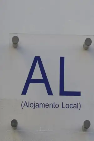 Casas em Portugal são as mais sobrevalorizadas. Bruxelas quer fim do "boom" no alojamento local