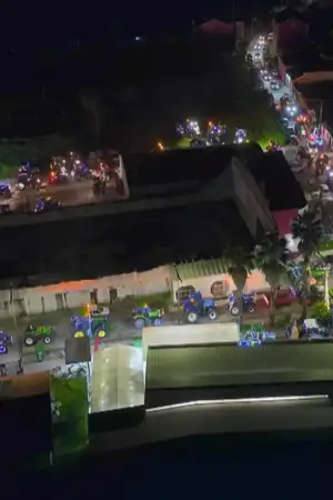Desfile de tratores com luzes de Natal ilumina Montemor-o-Velho