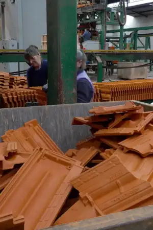 Telefonemas não param: procura por telhas dispara depois da tempestade