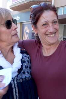 Imagem da candidata da CDU à Junta de Freguesia de Moimenta da Beira, Maria Emília Costa, em campanha