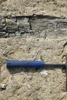 Exemplo de achado arqueológico com instrumento de trabalho