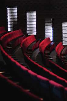 Digressões e acolhimentos na agenda do Teatro da Rainha em fevereiro