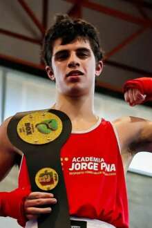 Inácio Barata, tetraneto de Eça de Queiroz, é campeão mundial de kickboxing aos 18 anos