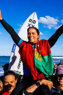 Kika Veselko, da Praia de Carcavelos à elite do surf mundial