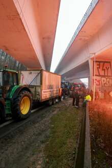 França: agricultores continuam protesto contra Mercosul e bloqueiam estradas nas fronteiras com Bélgica e Espanha