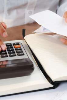 Confiança dos consumidores cai para mínimos desde novembro de 2023