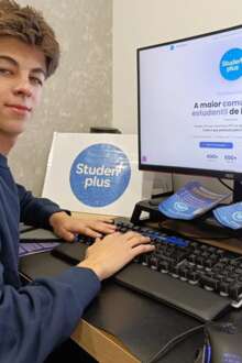 Aluno de 14 anos cria plataforma digital que já apoia 500 estudantes de todo o país