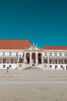 fotografia do exterior do edifício da Universidade de Coimbra