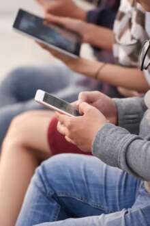 PJ alerta para uso de IA por jovens para criar e partilhar imagens íntimas falsas em aplicações de mensagens