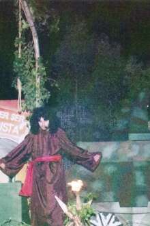 Cenário da peça de teatro relativa à Queima do Judas em Travessô. 