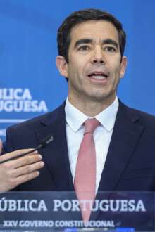 O ministro da presidência, António Leitão Amaro.