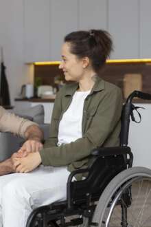 pessoa em cadeira de rodas