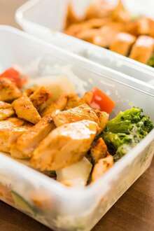 Consumidores "são induzidos em erro" pelos rótulos: os riscos das refeições prontas para micro-ondas 