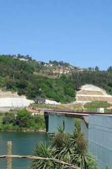 Memorial da tragédia da ponte Entre-os-Rios, em Castelo de Paiva.