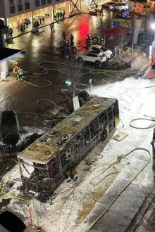 Vista aérea do autocarro que ardeu na Suíça