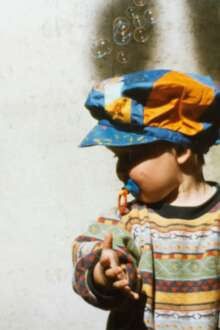 Economista alerta para impactos da pobreza infantil e defende mais apoios às famílias
