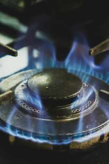 Fogão com gás ligado